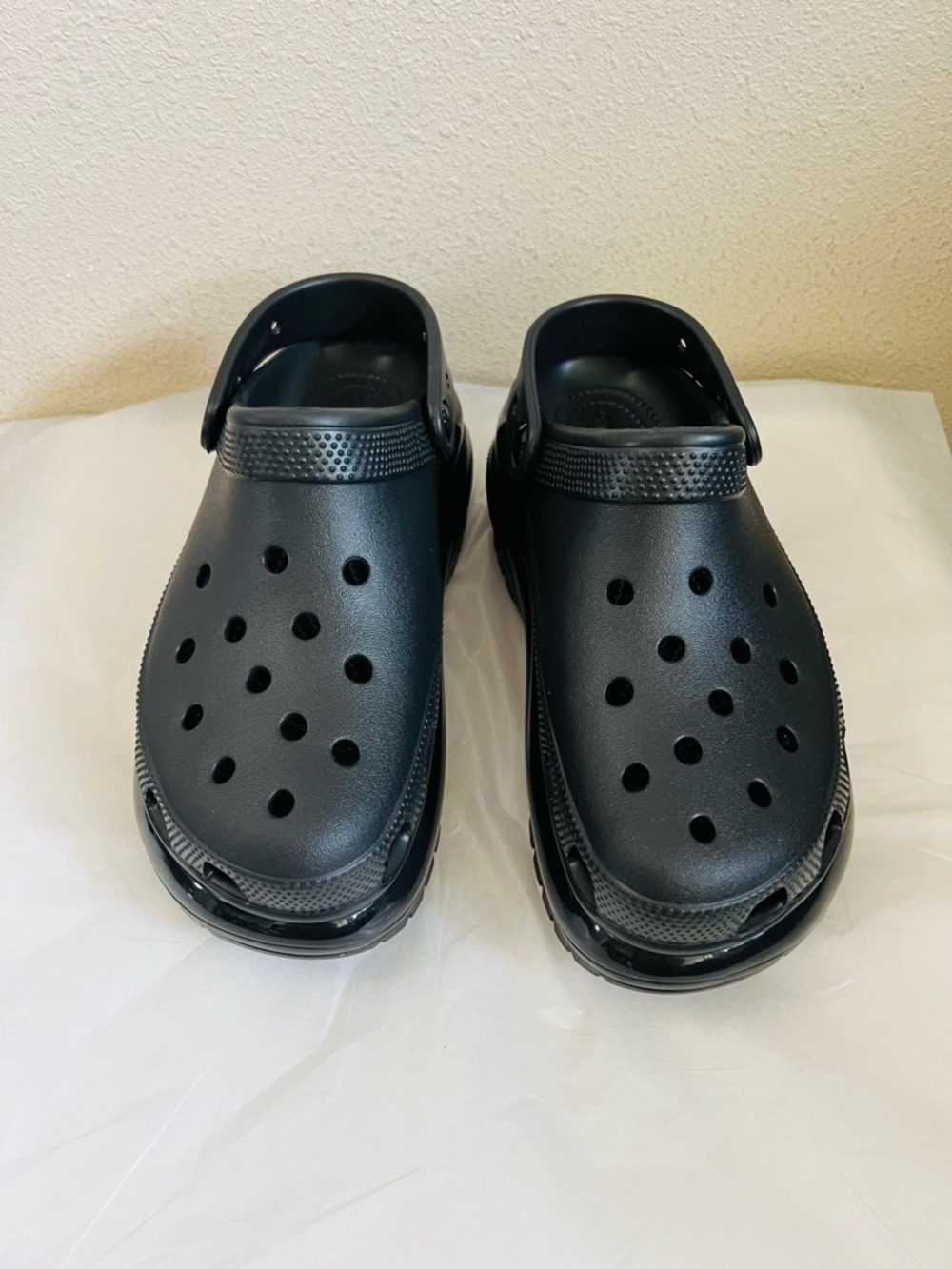 Crocs Classic Mega Crush Clogs Black Platform Womens 7 Mens 5 Comfort Shoes EUC - Picture 3 of 7